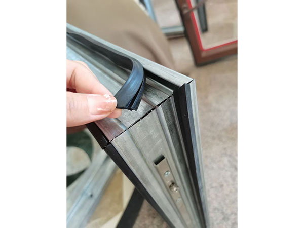 防火窗支撑杆作用：